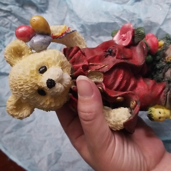 Small teddy bear figure with balloons EUC - Picture 2 of 4